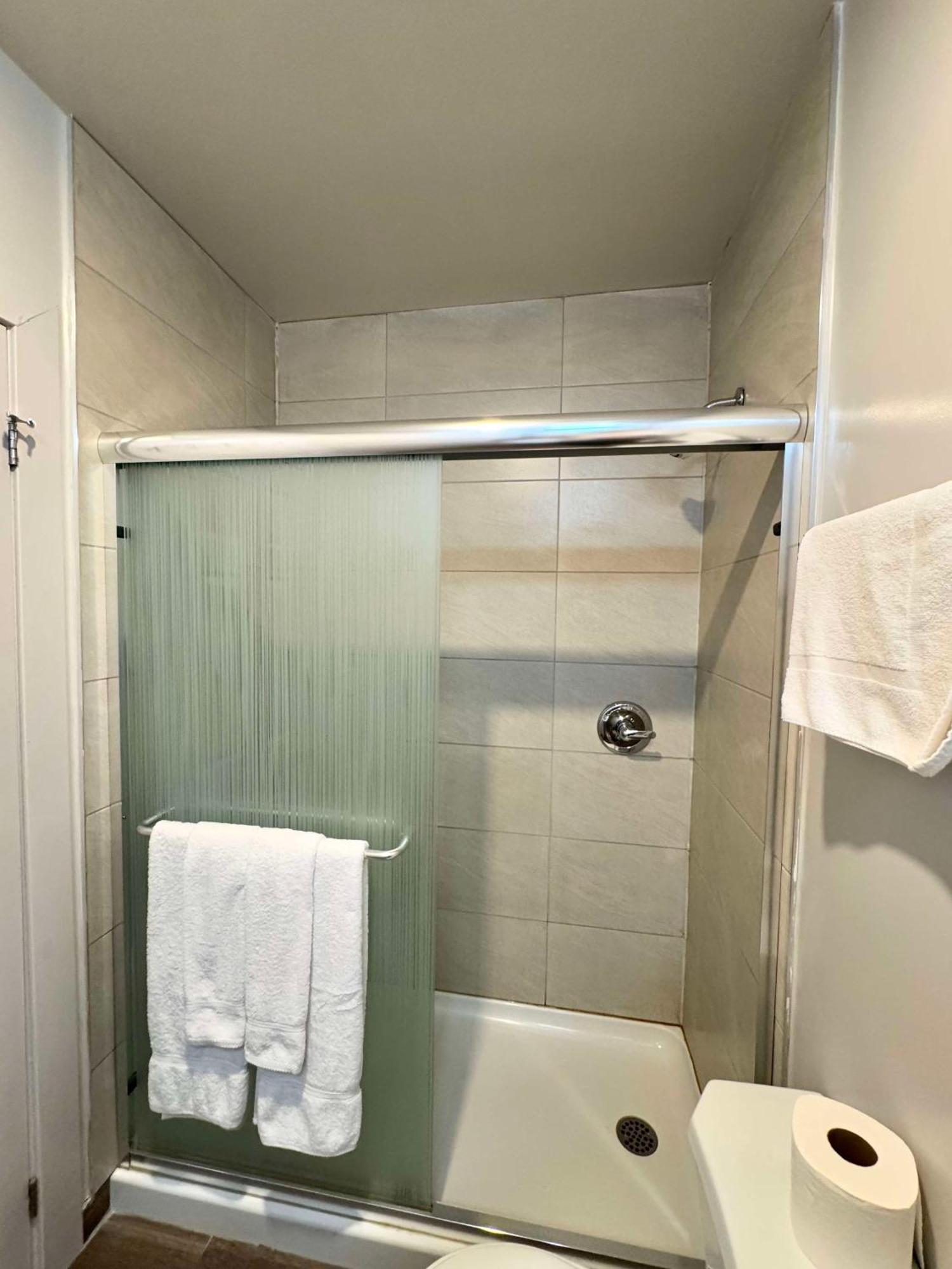 Big Bird Inn Wawa, Surestay Collection By Best Western Extérieur photo