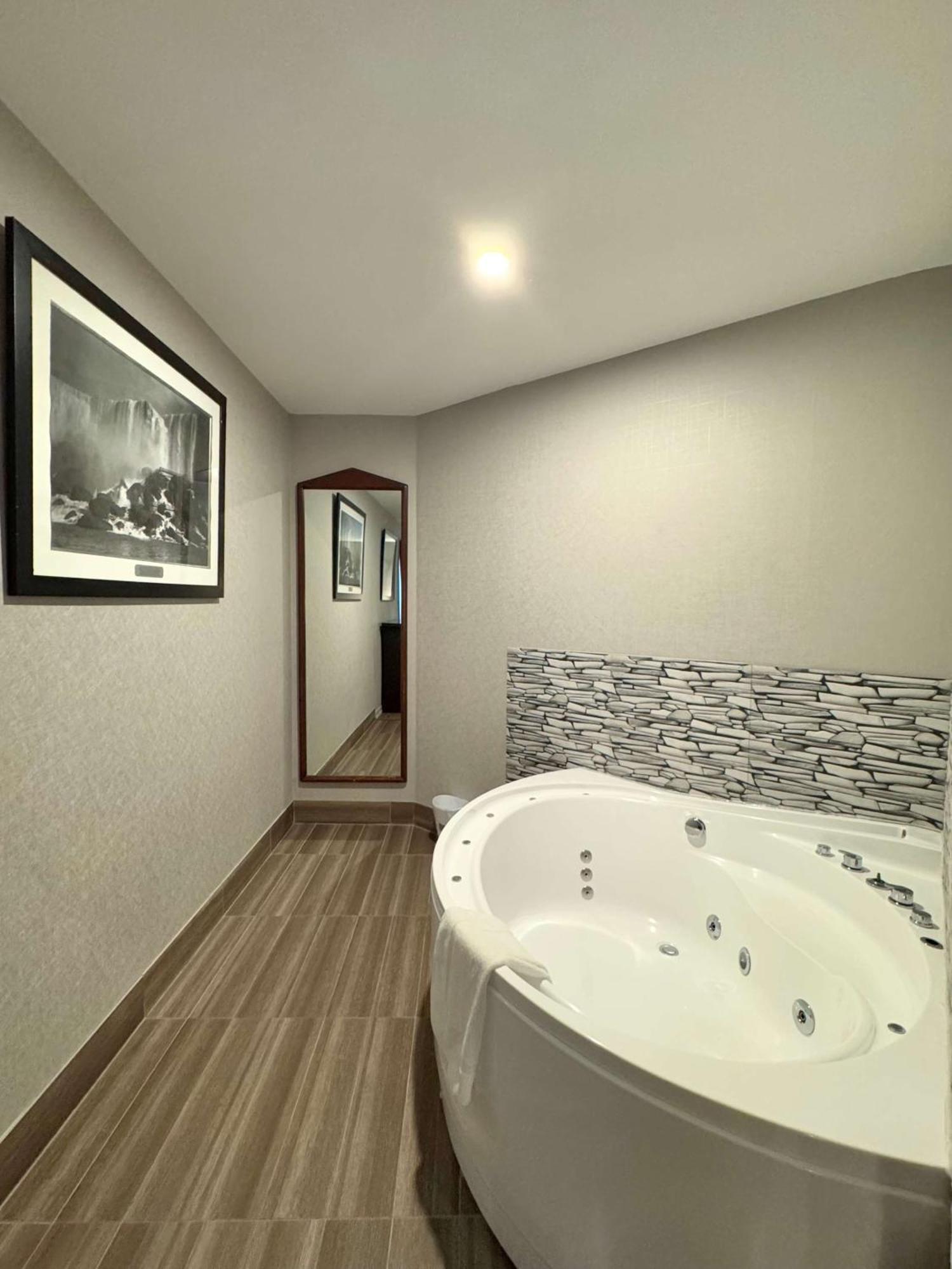 Big Bird Inn Wawa, Surestay Collection By Best Western Extérieur photo