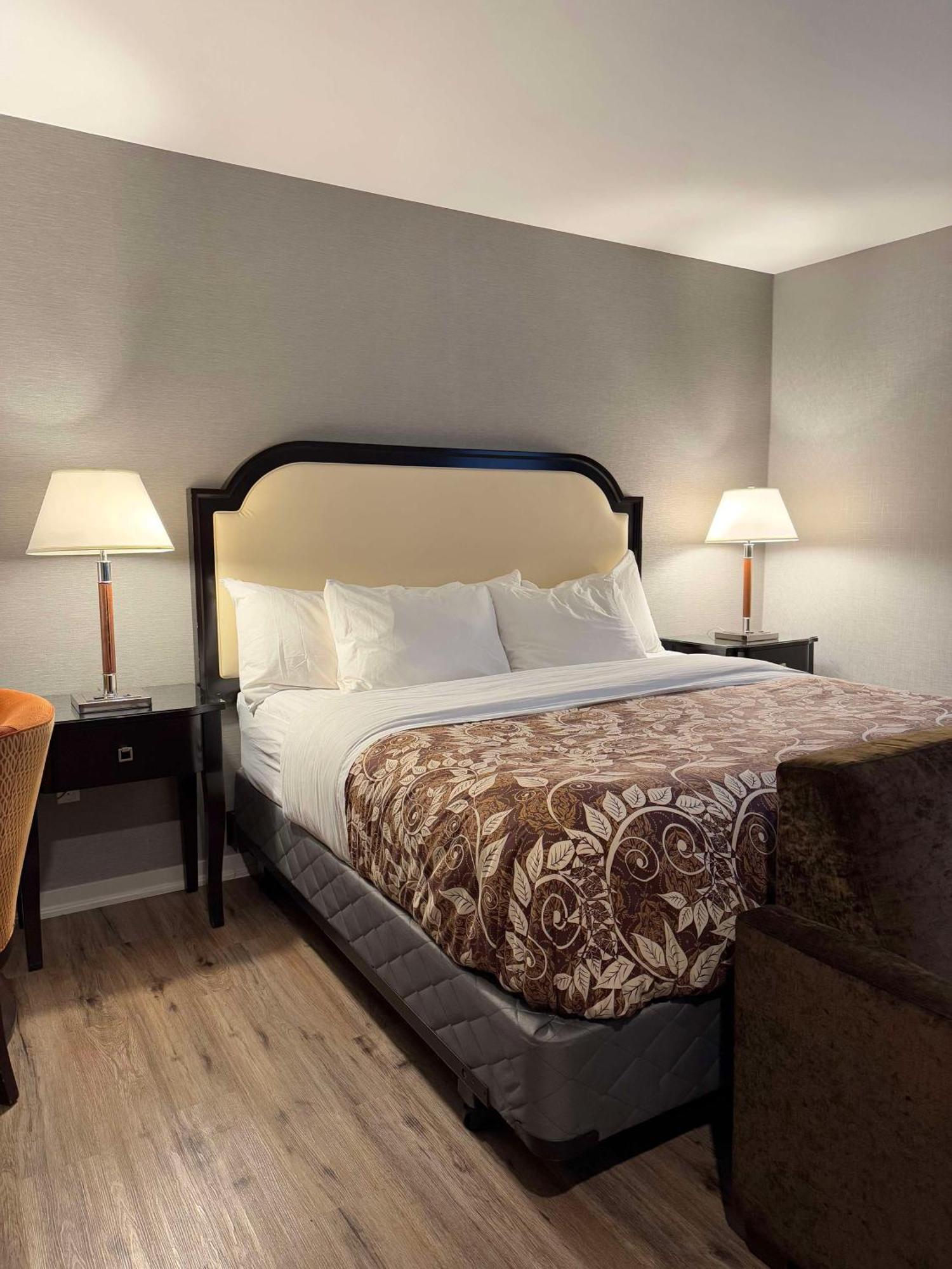 Big Bird Inn Wawa, Surestay Collection By Best Western Extérieur photo